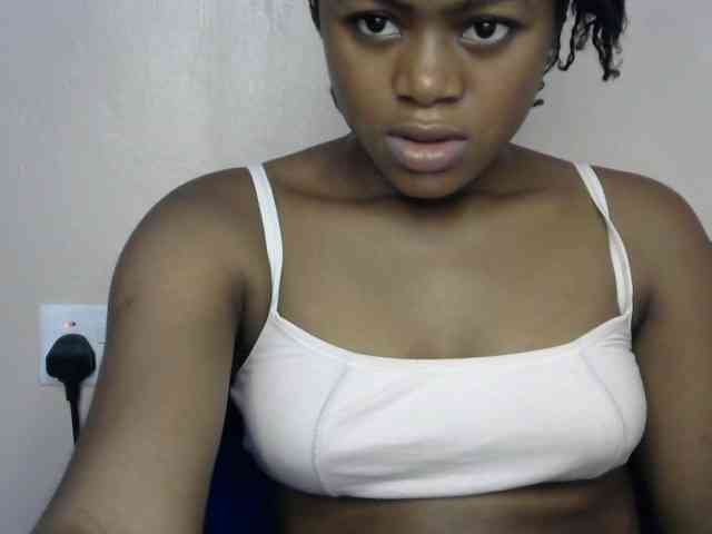 Chocoslut2233 webcam