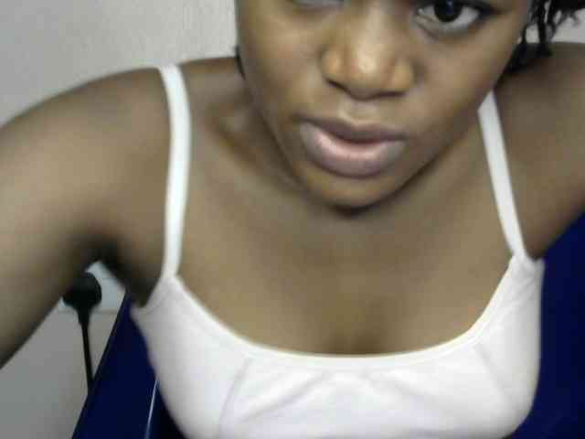 Chocoslut2233 webcam
