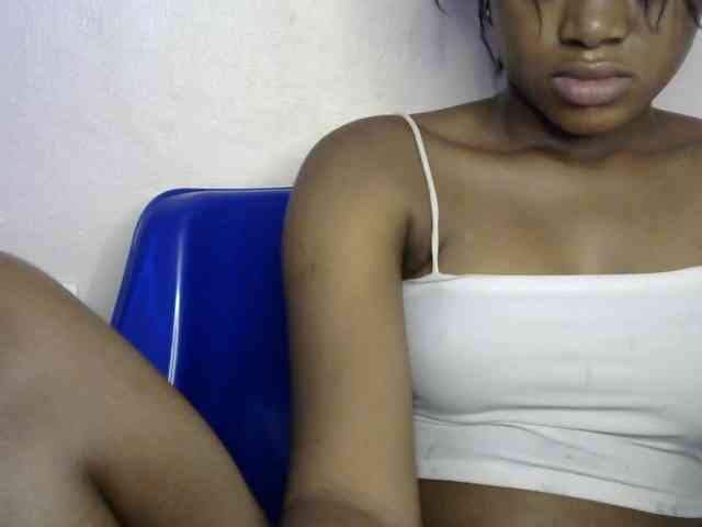 Chocoslut2233 webcam