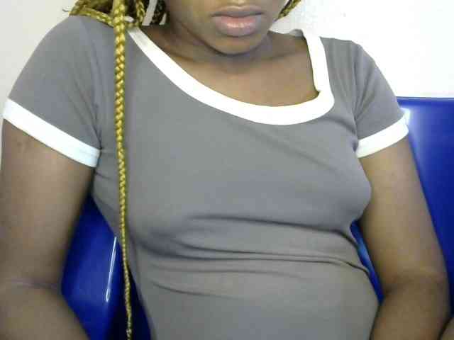 Chocoslut2233 webcam