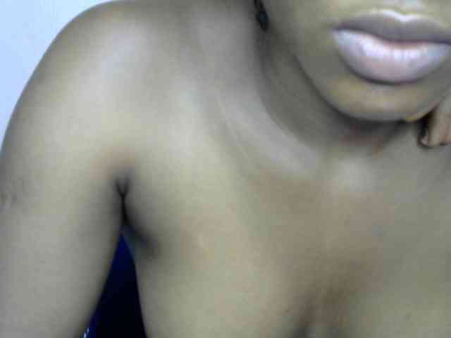 Chocoslut2233 webcam
