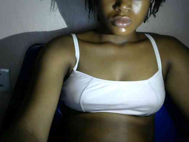 Chocoslut2233 webcam
