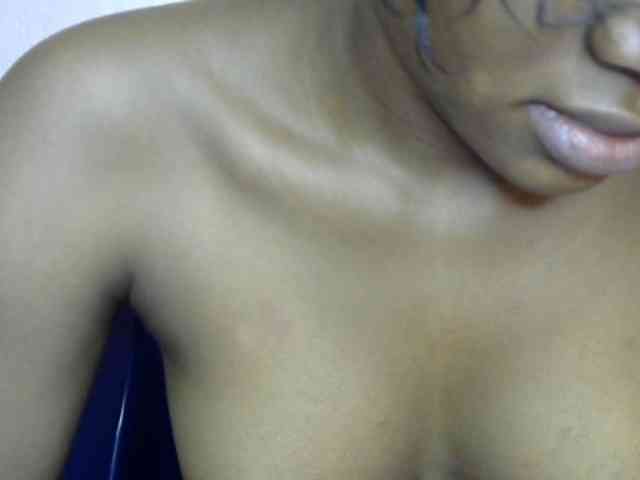 Chocoslut2233 webcam