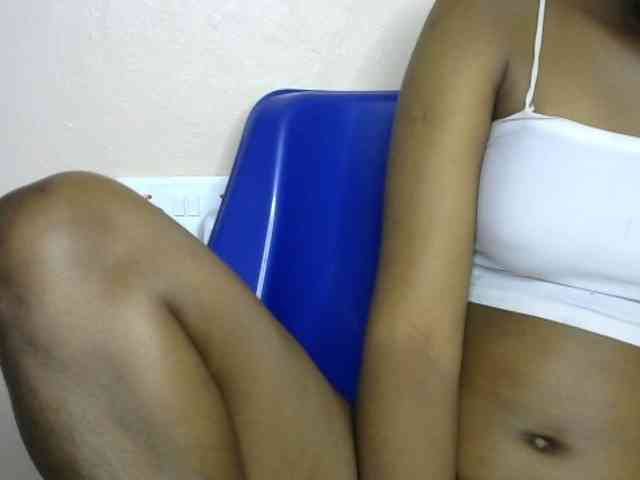 Chocoslut2233 webcam
