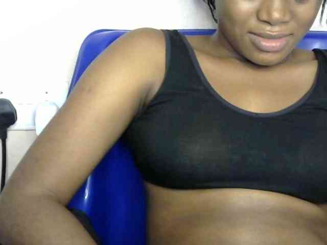 Chocoslut2233 webcam