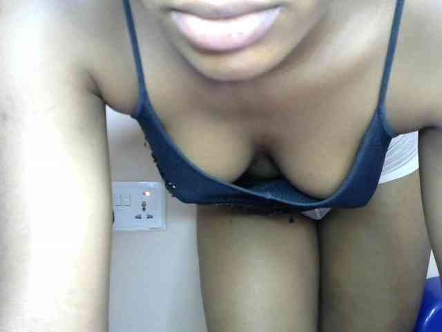 Chocoslut2233 webcam