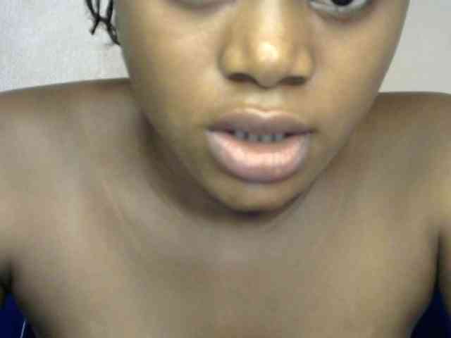 Chocoslut2233 webcam