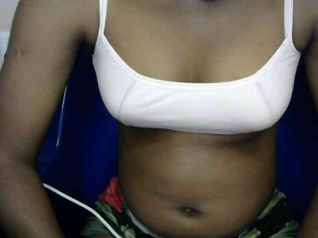 Chocoslut2233 webcam