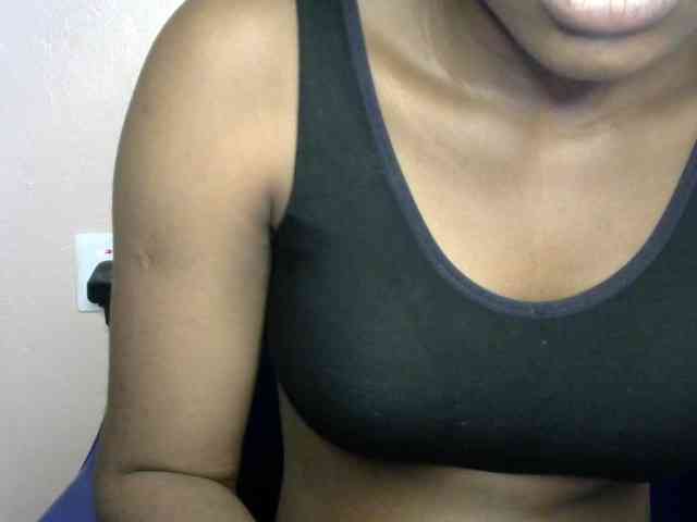 Chocoslut2233 webcam