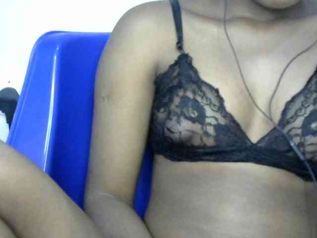 Chocoslut2233 webcam