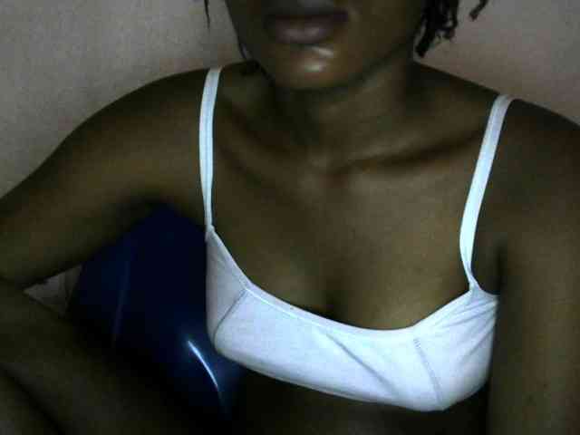 Chocoslut2233 webcam
