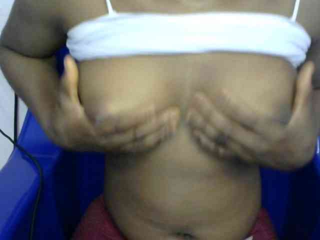 Chocoslut2233 webcam