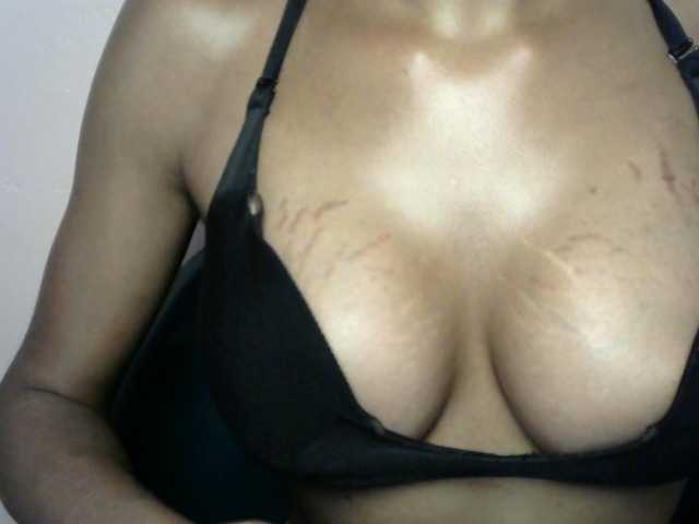Sluttybitch1 live cam on BongaCams