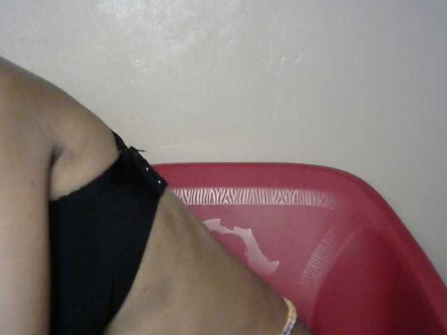 Sluttybitch1 live cam on BongaCams