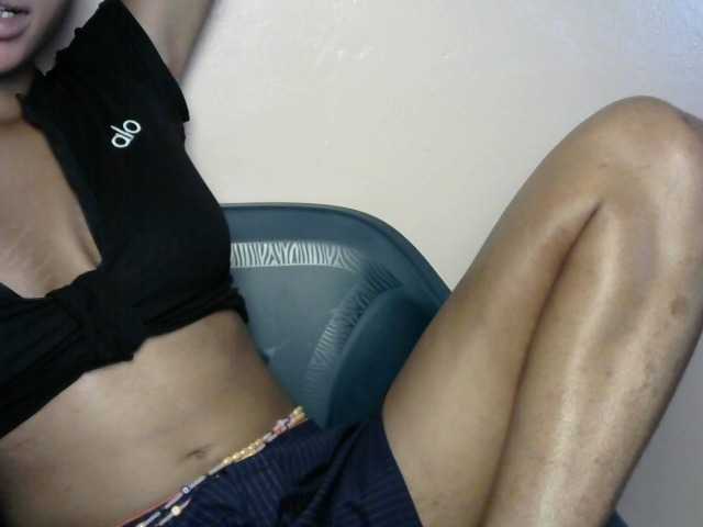 Sluttybitch1 live cam on BongaCams