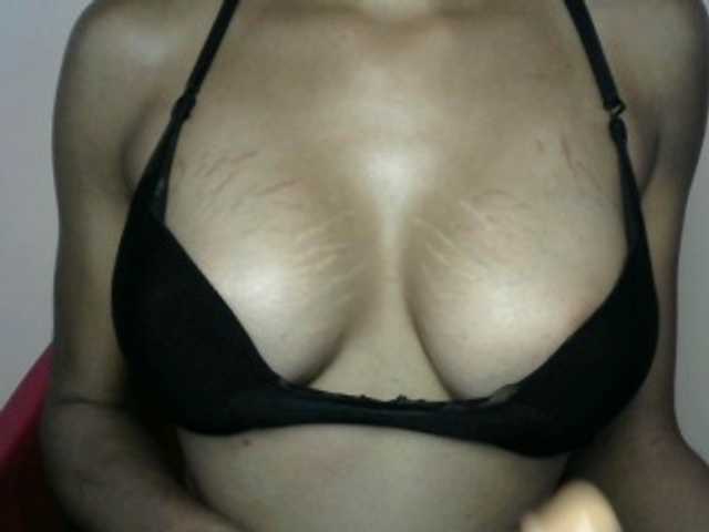 Sluttybitch1 live cam on BongaCams