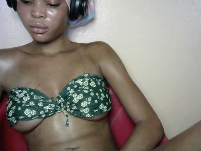 Sluttybitch1 live cam on BongaCams