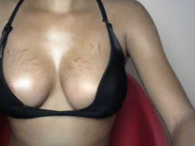 Sluttybitch1 live cam on BongaCams