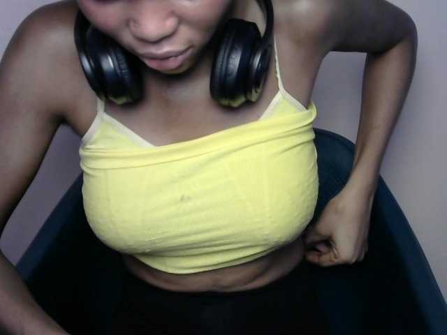 Sluttybitch1 live cam on BongaCams