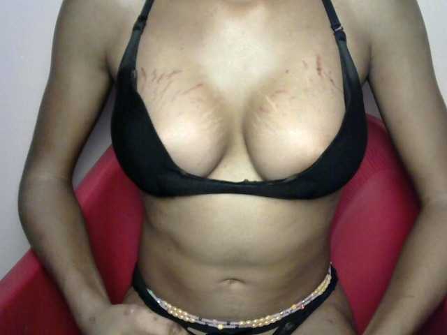 Sluttybitch1 live cam on BongaCams