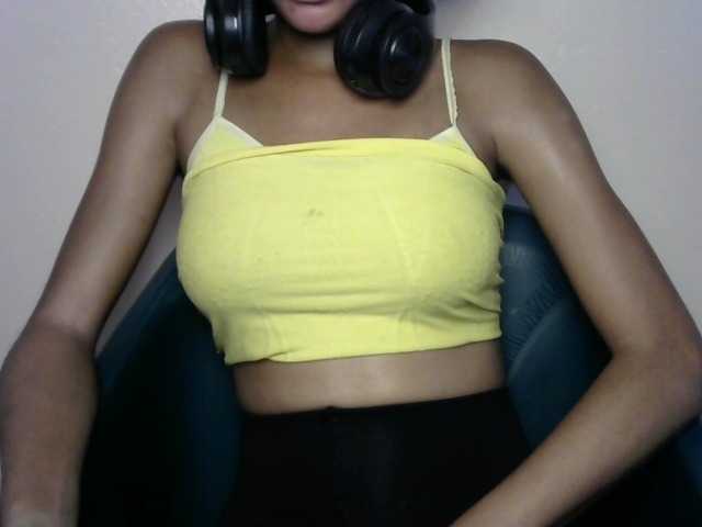 Sluttybitch1 live cam on BongaCams