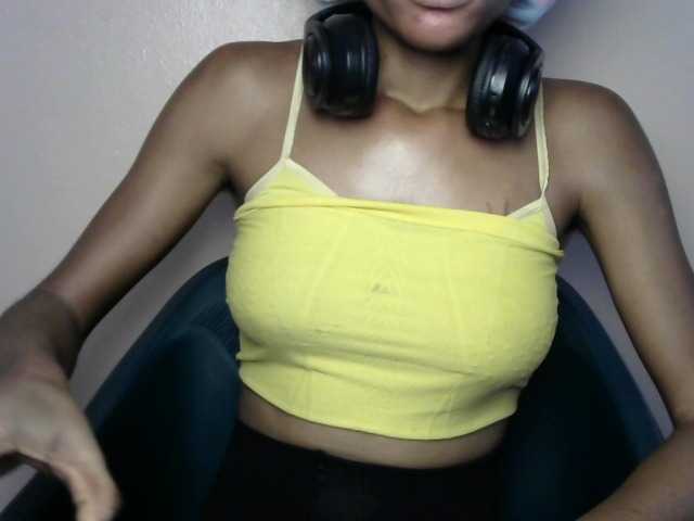 Sluttybitch1 live cam on BongaCams