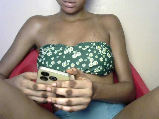 Sluttybitch1 live cam on BongaCams