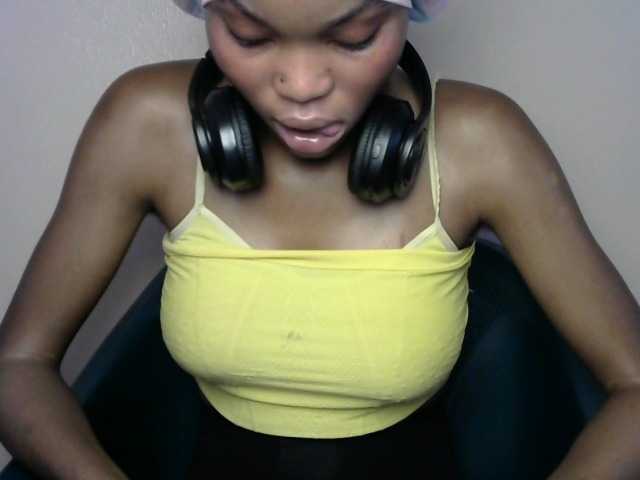 Sluttybitch1 live cam on BongaCams