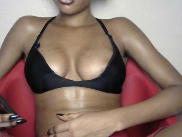 Sluttybitch1 live cam on BongaCams
