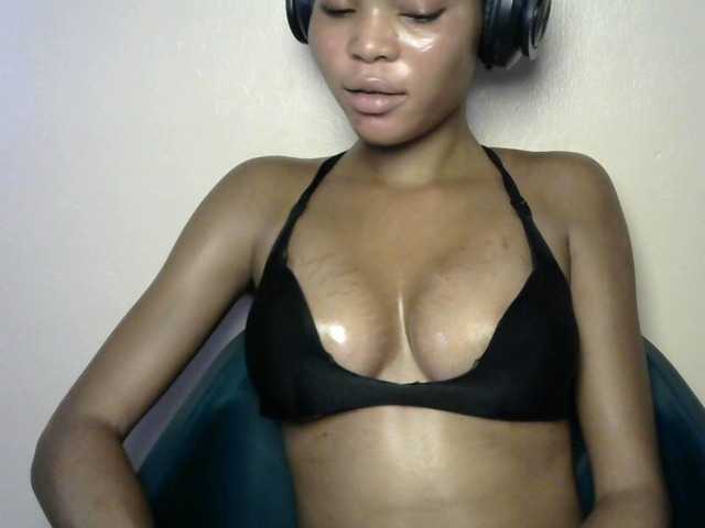 Sluttybitch1 live cam on BongaCams