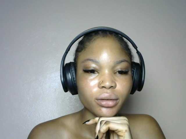 Sluttybitch1 live cam on BongaCams