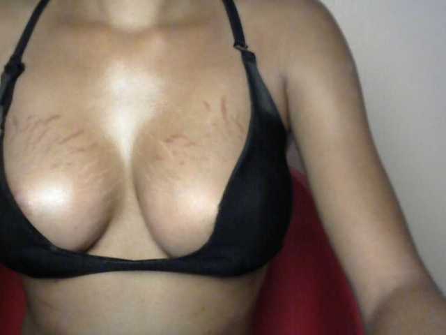 Sluttybitch1 live cam on BongaCams