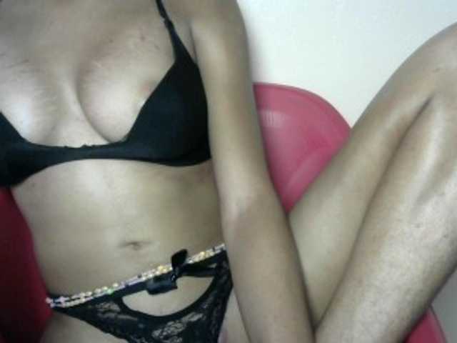Sluttybitch1 live cam on BongaCams