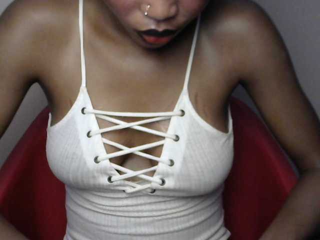 Sluttybitch1 live cam on BongaCams