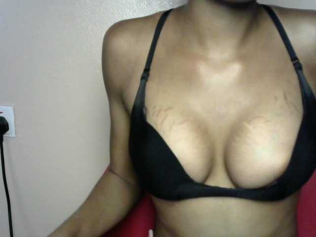 Sluttybitch1 live cam on BongaCams