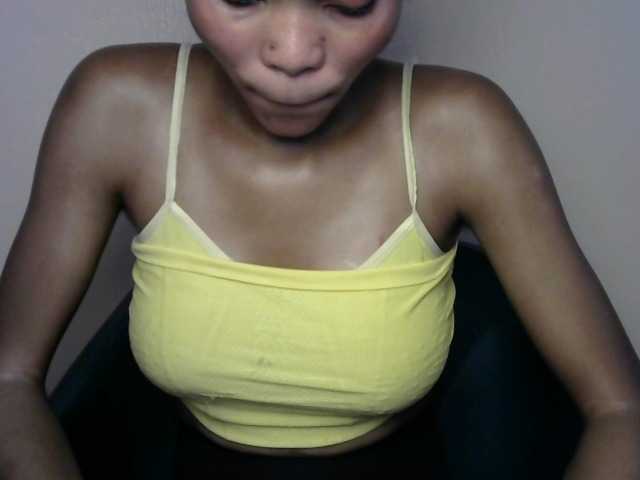 Sluttybitch1 live cam on BongaCams