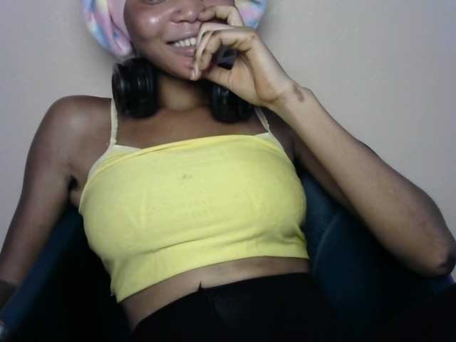 Sluttybitch1 live cam on BongaCams