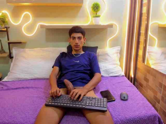 AlessandroBlake Sex Cam Show