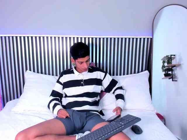 AlessandroBlake Sex Cam Show