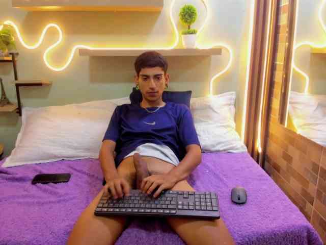 AlessandroBlake Sex Cam Show