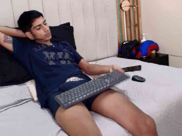 AlessandroBlake Sex Cam Show