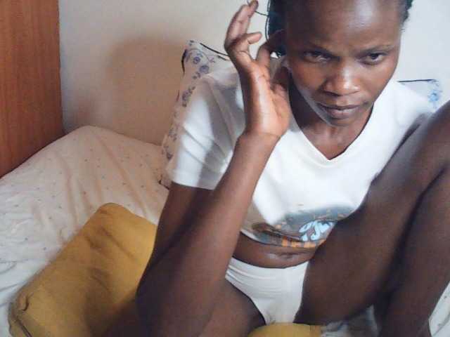 Suzyb live cam on BongaCams
