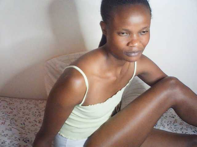 Suzyb live cam on BongaCams