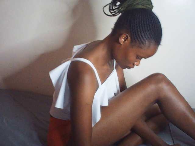 Suzyb live cam on BongaCams