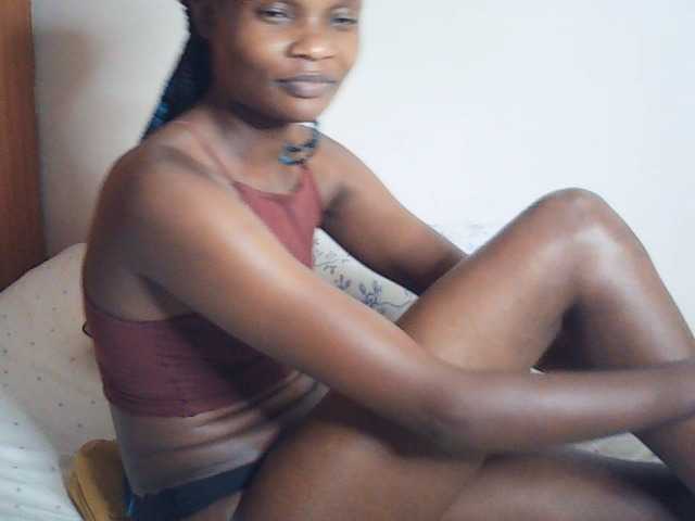 Suzyb live cam on BongaCams