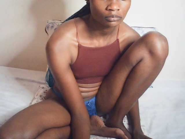 Suzyb live cam on BongaCams