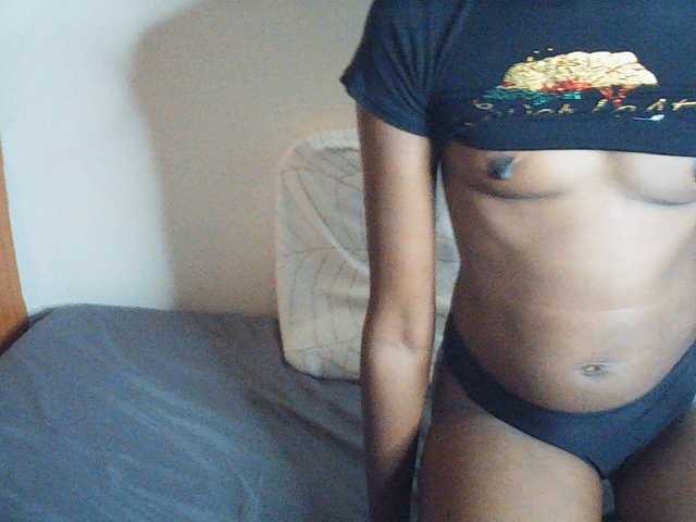 Suzyb live cam on BongaCams