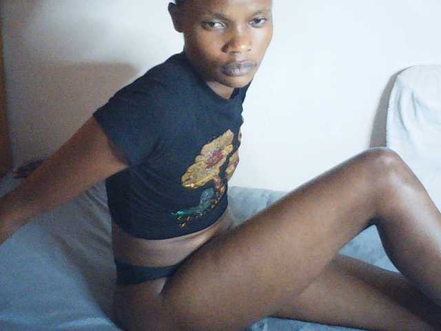 Suzyb live cam on BongaCams