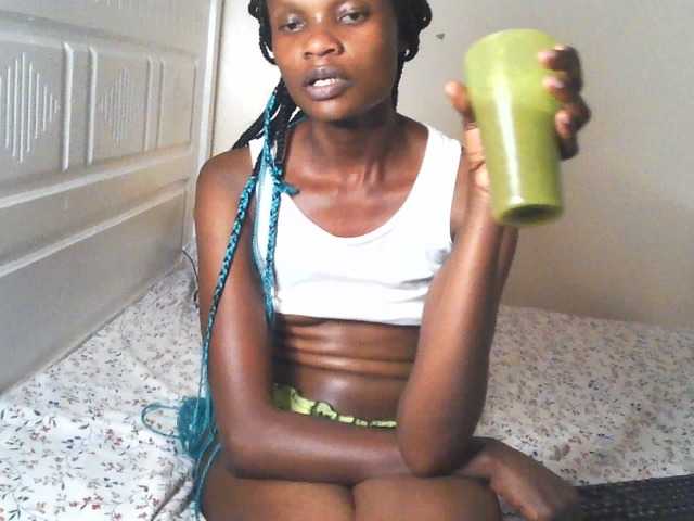 Suzyb live cam on BongaCams