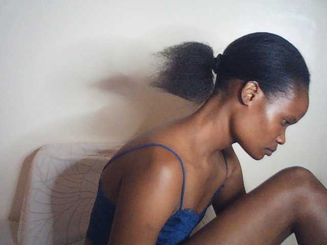 Suzyb live cam on BongaCams